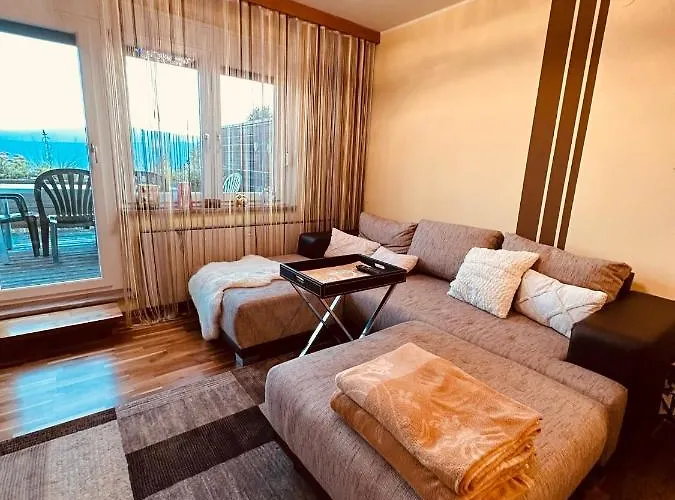 Almblick In Ruhiger Lage